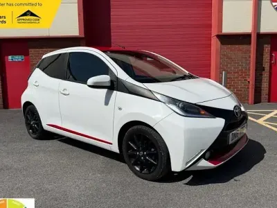 Used Toyota Aygo x-press 69 HP (50 kW) 2018 White Hatchback