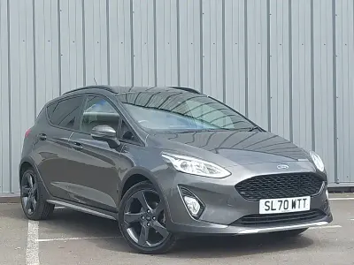 Usado Ford Fiesta Active 125 CV (91 kW) 2020 Gris Utilitario