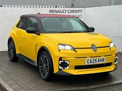 Used Renault R5 Iconic 110 kW (150 HP) 2025 Yellow  Hatchback