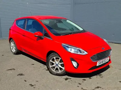 Używany Ford Fiesta Zetec 85 KM (62 kW) 2018 Czerwony Hatchback