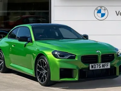 Begagnad BMW M2 Shadowline 473 HK (347 kW) 2025 Grön Sportkupé