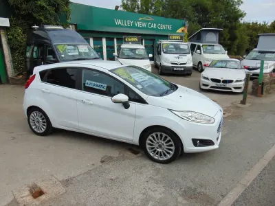 Used Ford Fiesta Titanium 100 HP (73 kW) 2014 White Hatchback