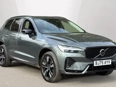 Usado Volvo XC60 Plus 250 HP (183 kW) 2025 Verde SUV