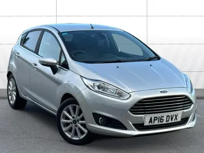 Begagnad Ford Fiesta Titanium 100 HK (73 kW) 2005 Halvkombi
