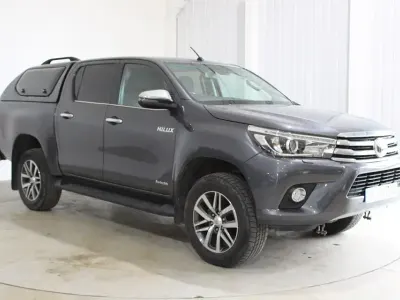 Used Toyota HiLux Luxury 150 HP (110 kW) 2018 Grey Pickup