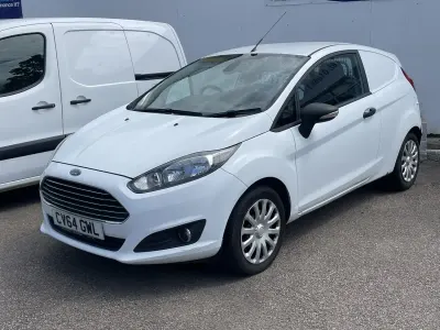 Used Ford Fiesta 75 HP (55 kW) 2014 White Hatchback