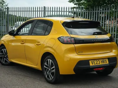 Used Peugeot 208 Active+ 74 HP (54 kW) 2023 Yellow Hatchback
