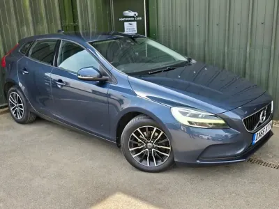 Begagnad Volvo V40 Momentum 120 HK (88 kW) 2016 Blå Halvkombi