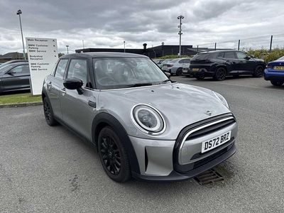 Begagnad Mini Cooper Classic 134 HK (98 kW) 2022 Silver Halvkombi