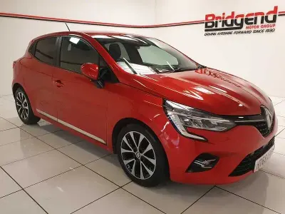 Used Renault Clio Iconic 85 HP (62 kW) 2020 Red Hatchback