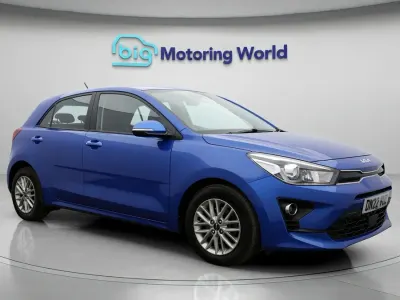 Usado Kia Rio 84 CV (61 kW) 2022 Azul Utilitario