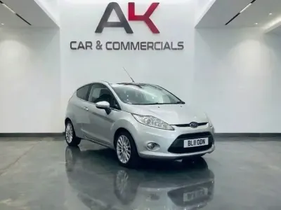 Usado Ford Fiesta Titanium 94 HP (69 kW) 2011 Prateado Citadino