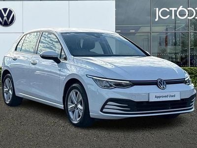 Używany VW Golf VIII Life 147 KM (108 kW) 2023 Biały Hatchback