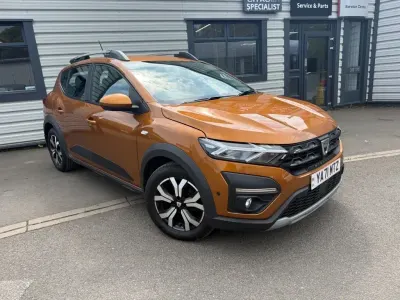Begagnad Dacia Sandero Prestige 100 HK (73 kW) 2022 Orange Halvkombi