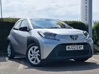 Używany Toyota Aygo X PURE 72 KM (52 kW) 2022 Srebrny SUV