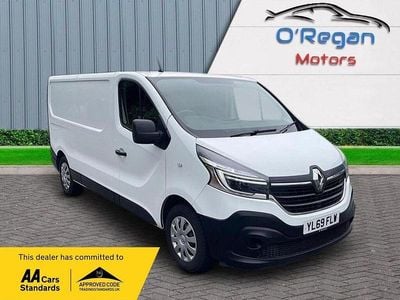 White Used 2019 Renault Trafic Business MPV | £12,995 (Fair price)