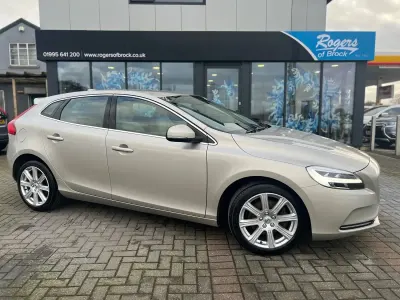 Used Volvo V40 Inscription 152 HP (111 kW) 2018 Gold Hatchback