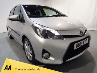 Used Toyota Yaris 101 HP (74 kW) 2013 Silver Hatchback
