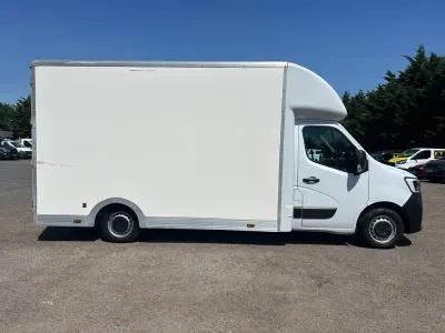 Used Renault Master Business 145 HP (106 kW) 2023 White MPV