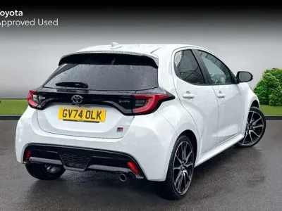 Used Toyota Yaris Hybrid Sport 130 HP (95 kW) 2024 Ash grey Hatchback