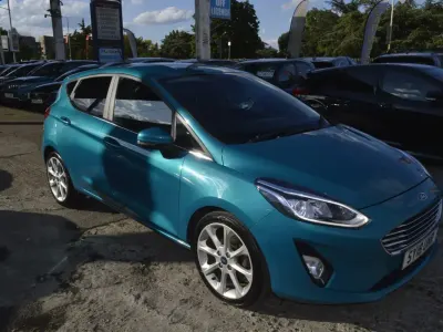 Begagnad Ford Fiesta Titanium 100 HK (73 kW) 2018 Blå Halvkombi