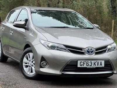 Used Toyota Auris Hybrid 136 HP (100 kW) 2013