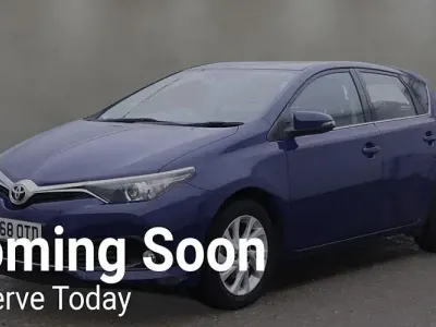 Used Toyota Auris 116 HP (85 kW) 2018 Blue Hatchback