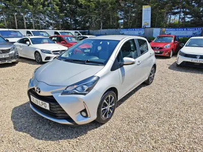 Begagnad Toyota Yaris 107 HK (78 kW) 2019 Silver Halvkombi