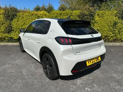 Gebraucht Peugeot 208 Premium 99 PS (72 kW) 2022 Weiß Kleinwagen