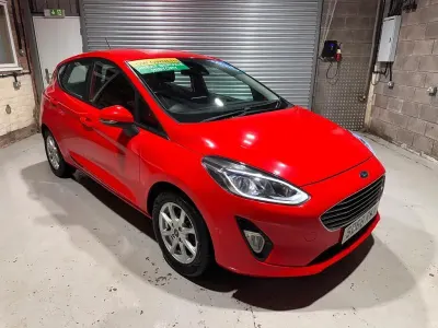 Used Ford Fiesta Zetec 70 HP (51 kW) 2018 Red Hatchback