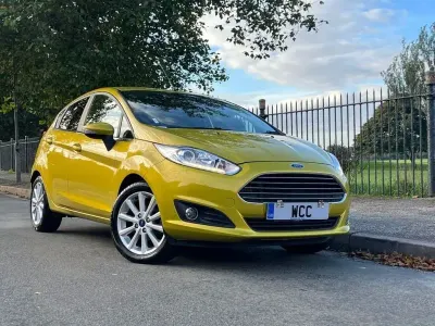 Used Ford Fiesta Titanium 125 HP (91 kW) 2016 Yellow Hatchback
