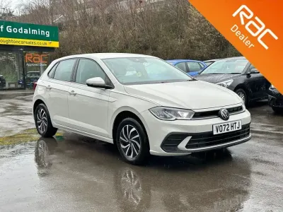 Usado VW Polo Life 95 HP (69 kW) 2022 Cinzento Citadino