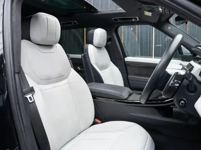 Käytetty Land Rover Range Rover Sport First Edition 2022 Musta Katumaasturi