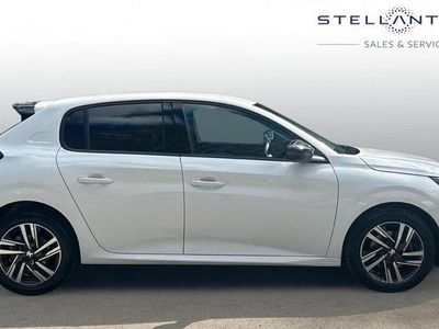 Used Peugeot 208 Allure+ 99 HP (72 kW) 2023 White Hatchback