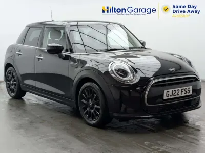 Używany Mini Cooper Classic 136 KM (100 kW) 2022 Czarny Hatchback