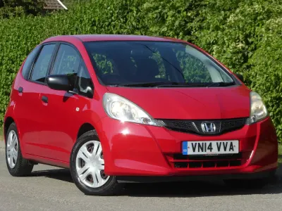 Used Honda Jazz S 90 HP (66 kW) 2014 Red Hatchback
