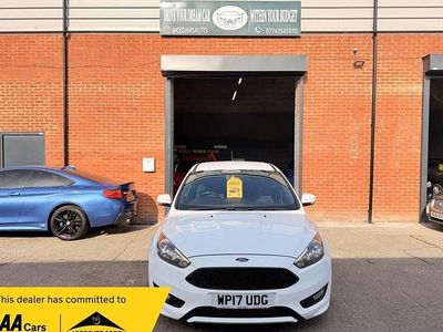 Used Ford Focus ST-Line 125 HP (91 kW) 2017 White Hatchback
