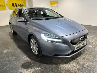 Used Volvo V40 Inscription 152 HP (111 kW) 2018 Blue Hatchback