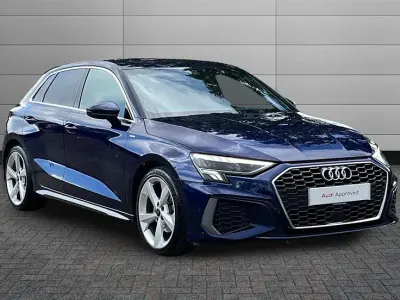 Używany Audi A3 Comfort 110 KM (80 kW) 2023 Niebieski Sedan/Limuzyna