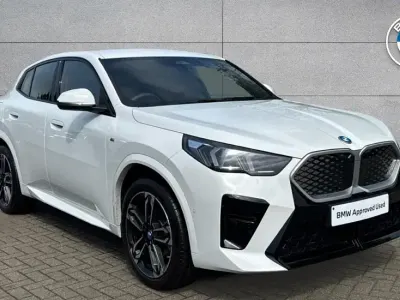 Usado BMW iX2 M Sport 150 kW (204 HP) 2025 Branco SUV