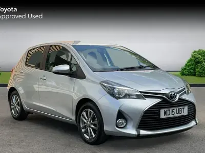 Używany Toyota Yaris 69 KM (50 kW) 2015 Srebrny Hatchback