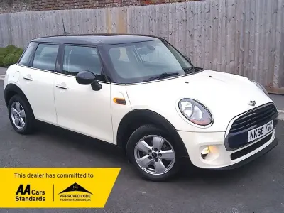 Używany Mini Cooper Hatch 136 KM (100 kW) 2016 Biały Hatchback