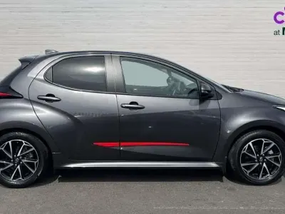 Second-hand Toyota Yaris Hybrid Design 113 CP (83 kW) 2022 Gri Hatchback