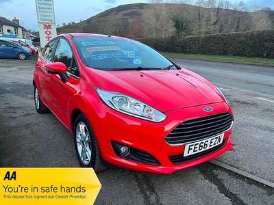 Used Ford Fiesta Zetec 82 HP (60 kW) 2016 Red Hatchback