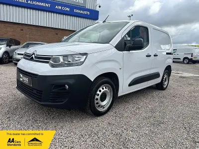 Used Citroën Berlingo 130 HP (95 kW) 2023 Icy white MPV