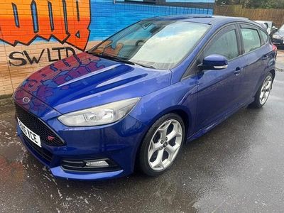 Used Ford Focus ST 185 HP (136 kW) 2016 Blue Hatchback