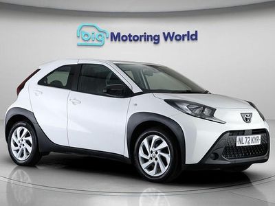 Used Toyota Aygo X PURE 71 HP (52 kW) 2022 White SUV