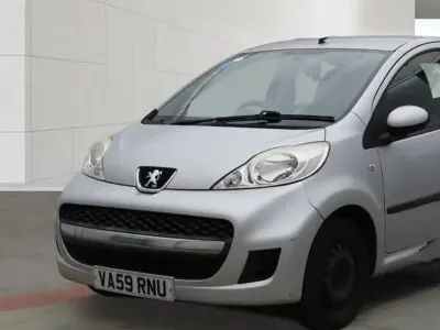 Used Peugeot 107 68 HP (50 kW) 2010 Silver Hatchback
