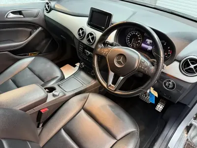 Usado Mercedes B180 109 HP (80 kW) 2014 Prateado Monovolume