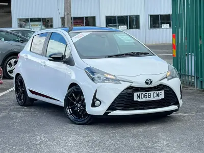 Used Toyota Yaris Hybrid Sport 100 HP (73 kW) 2019 White Hatchback